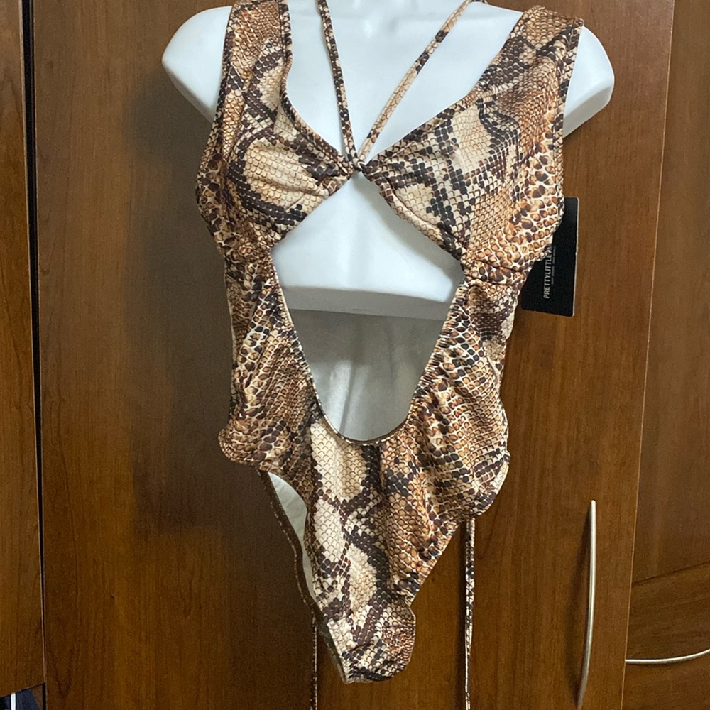 Pretty little thing Swimsuit size 6